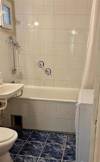 Apartament cu 3 camere semidecomandat în Crângași