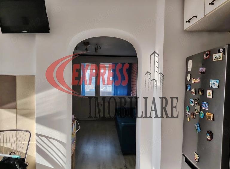 Apartament cu 3 camere semidecomandat în 1 Decembrie 1918