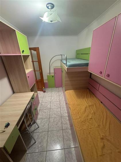 Apartament cu 3 camere decomandat, mobilat în Brăilei