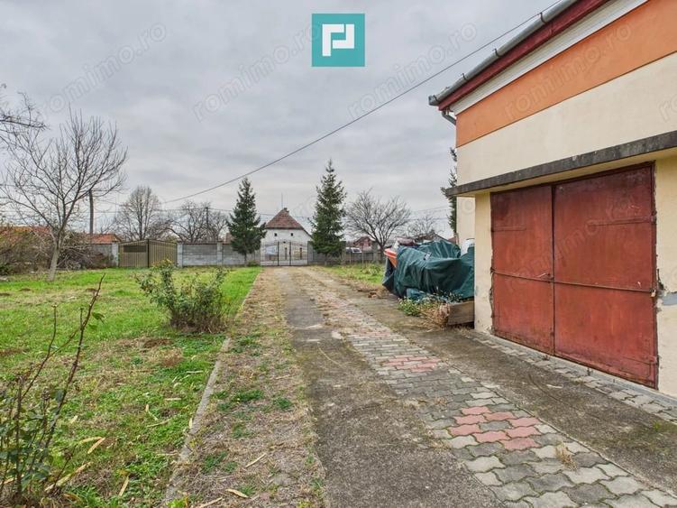 Casă cu Teren 2703 Mp în Ghioroc