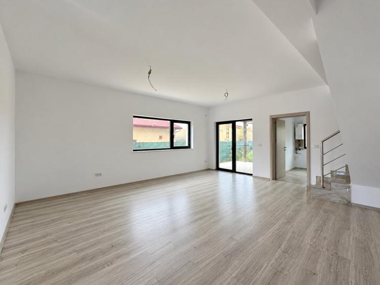 Duplex cu 5 camere cu Canalizare în Moșnița Nouă