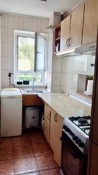 Apartament cu 3 camere semidecomandat în Florilor