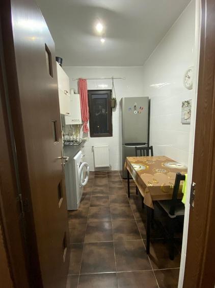 Apartament cu 3 camere decomandat, mobilat în Metalurgiei