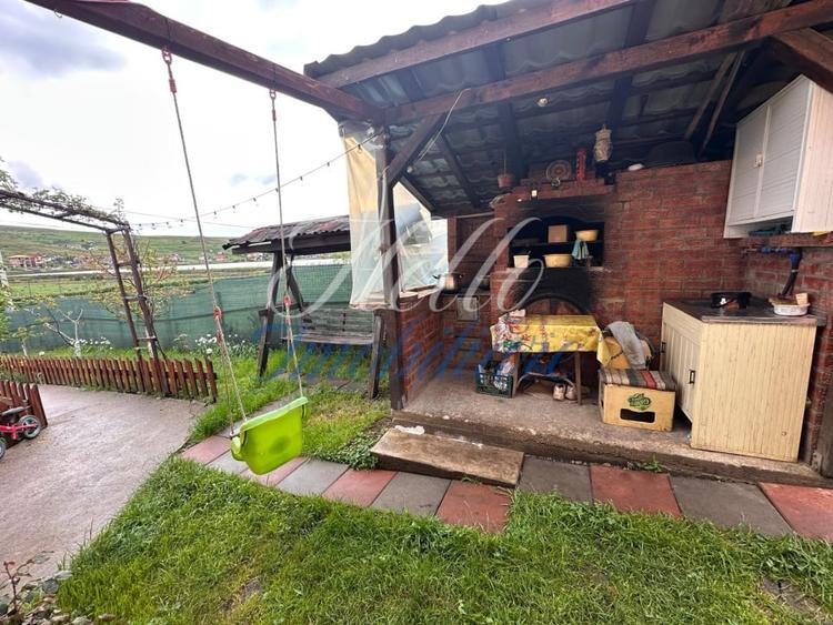 Casă individuală cu 3 camere cu Garaj în Câmpenești