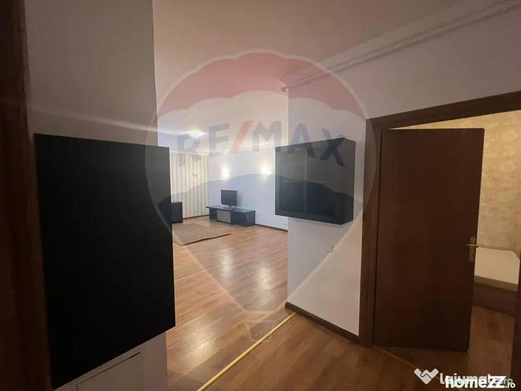 Apartament cu 3 camere semidecomandat în Domenii