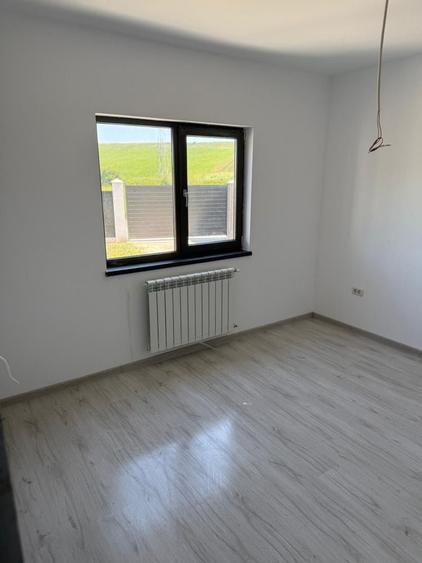 Casă cu 4 camere în Exterior Vest