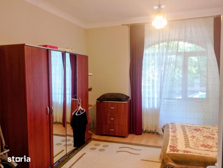 Casă individuală cu 8 camere cu Canalizare în Șagului