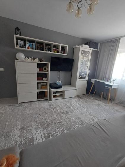 Apartament cu 2 camere decomandat în Km 5