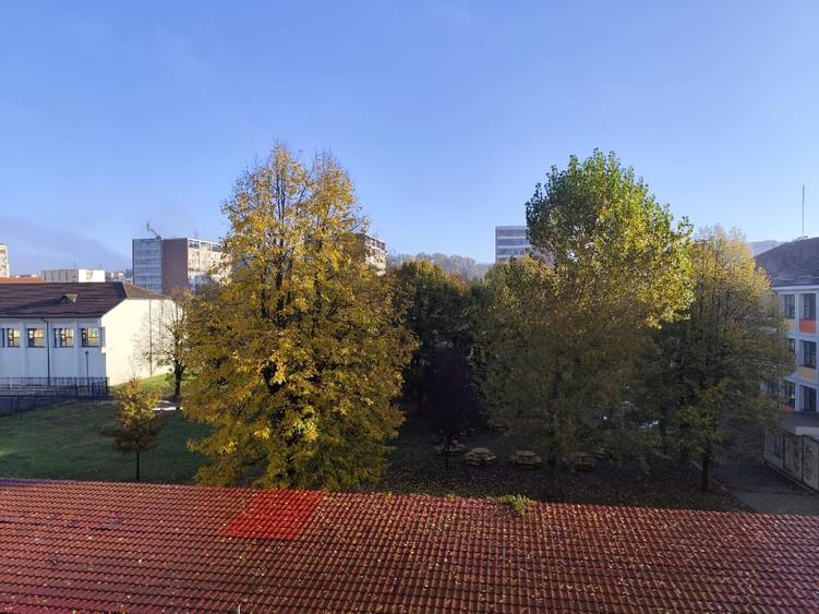 Apartament cu 2 camere semidecomandat, mobilat în Micro III