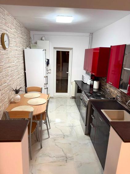 Apartament cu 4 camere decomandat în Central