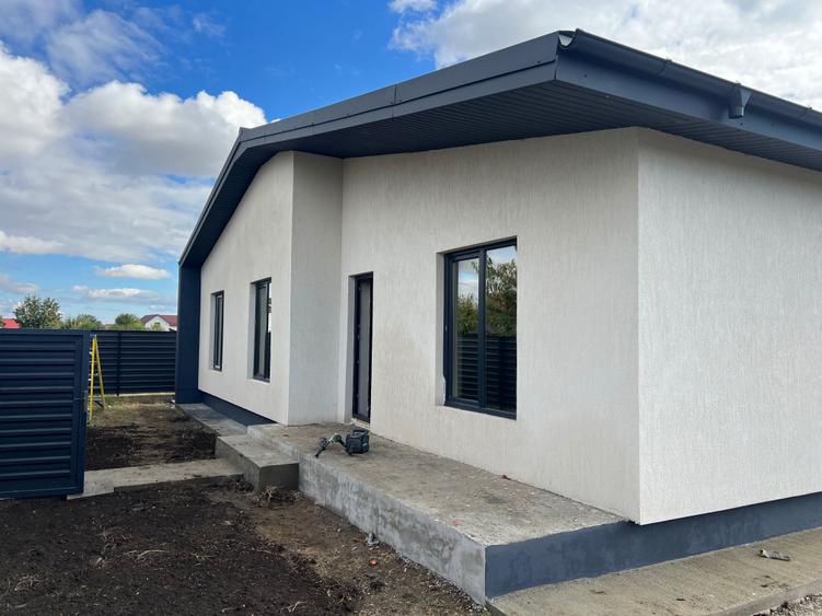 Casă cu 4 camere în Mândrești-Moldova