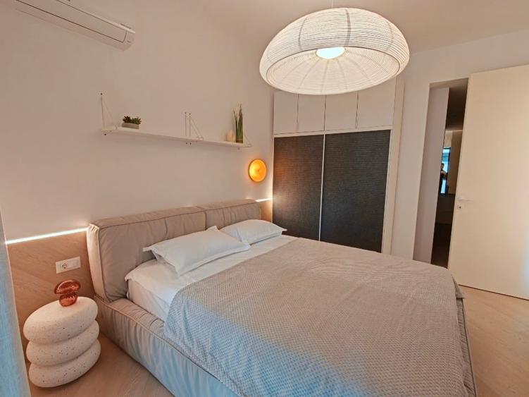 Apartament cu 3 camere decomandat, mobilat în Central