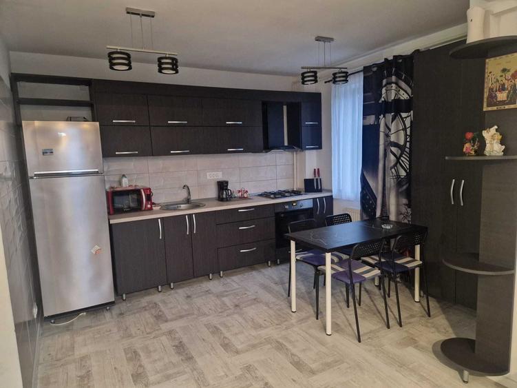 Garsonieră decomandată în Central