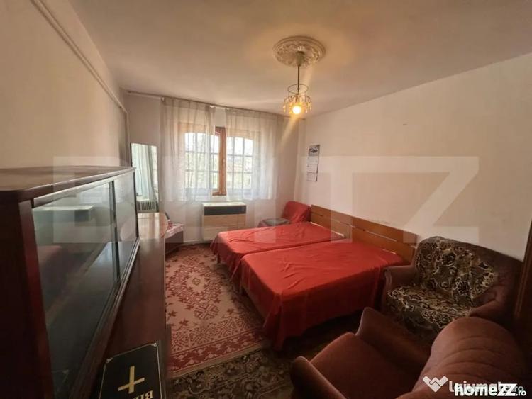 Apartament cu 3 camere semidecomandat în Micro 9