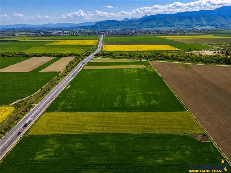 Teren agricol intravilan de 47.576999664307 mp, în Central