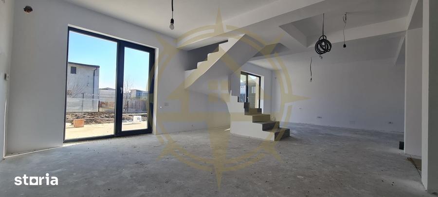 Casă cu 4 camere cu Teren 250 Mp în Odăile