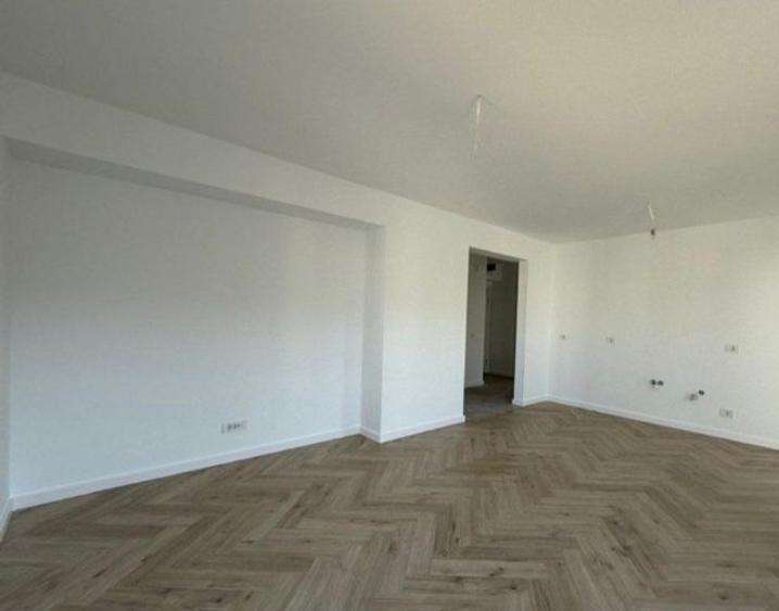 Apartament cu 3 camere decomandat în Nufărul