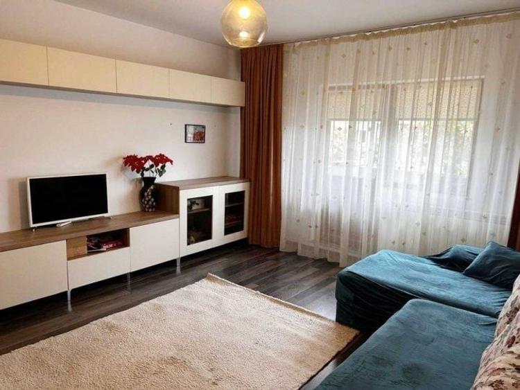 Apartament cu 2 camere decomandat, mobilat în Sebastian