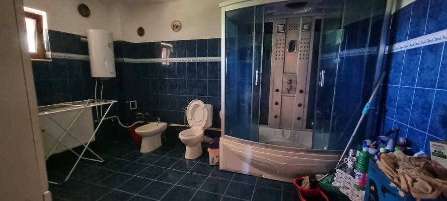 Casă individuală cu 7 camere cu Garaj în Căteasca