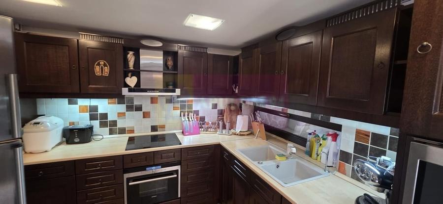 Casă cu 5 camere în Central