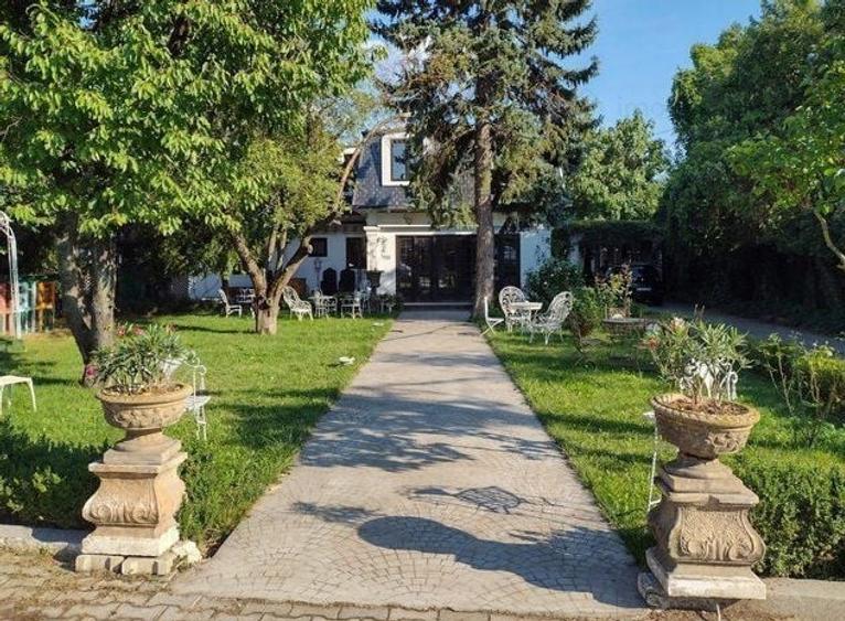 Casă individuală cu 14 camere cu Canalizare în Centura Nord