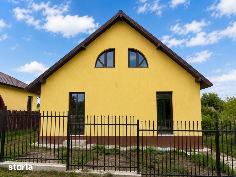 Casă cu 2 camere cu Teren 450 Mp în Podu Roș