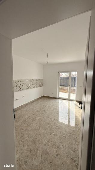 Casă cu 4 camere semidecomandat cu Teren 400 Mp în Miroslava