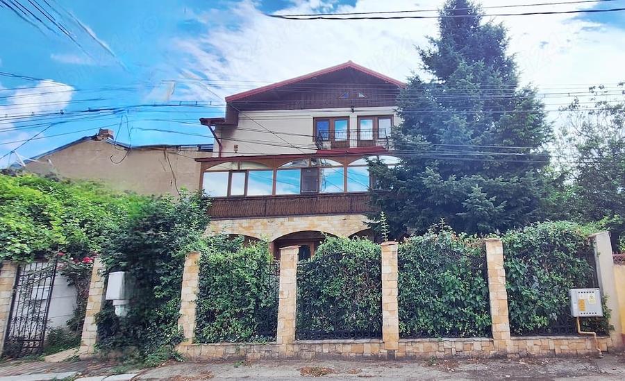 Casă cu 5 camere cu Teren 190 Mp în Ultracentral