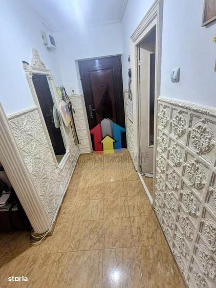 Apartament cu 3 camere decomandat în Calarași 4