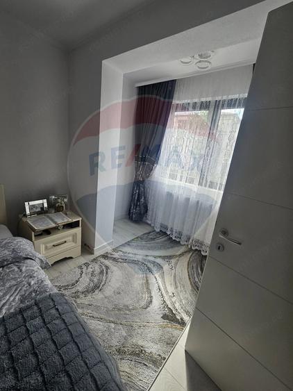 Apartament cu 3 camere semidecomandat în Central