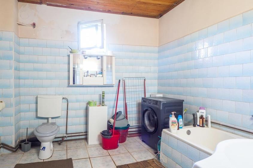 Casă cu 5 camere cu Teren 850 Mp în Pruni