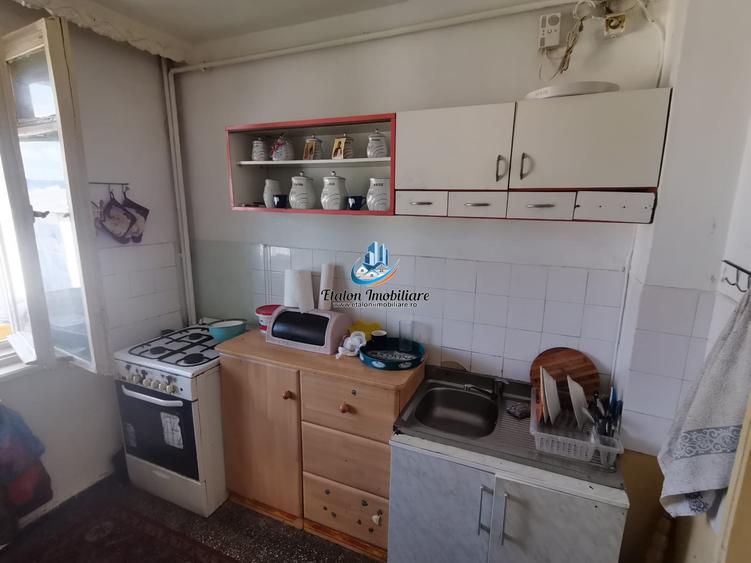 Apartament cu 3 camere semidecomandat în Dărmănești