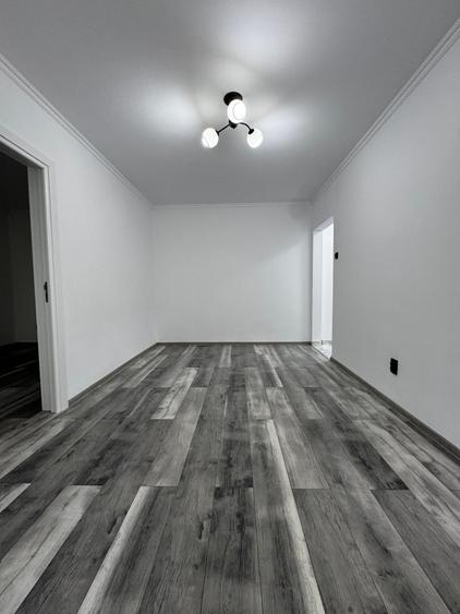 Apartament cu 3 camere semidecomandat în Tătărași