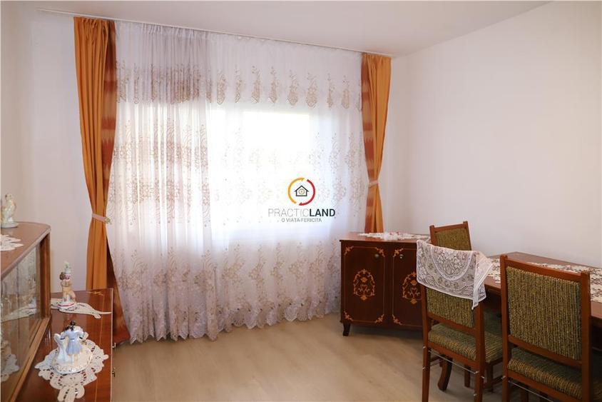Apartament cu 3 camere decomandat, mobilat în Exterior Est