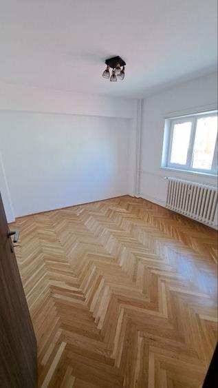 Apartament cu 3 camere decomandat în Dorobanți