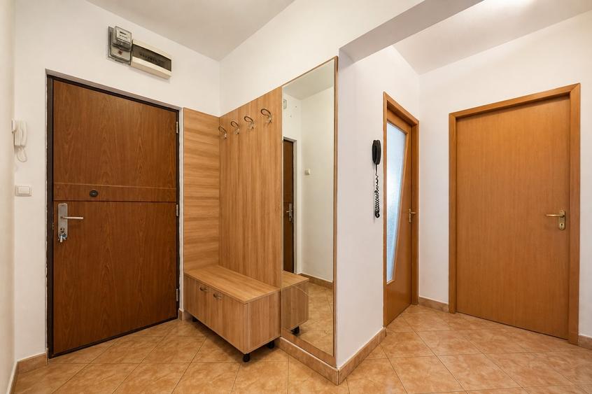 Apartament cu 3 camere decomandat în Iancului