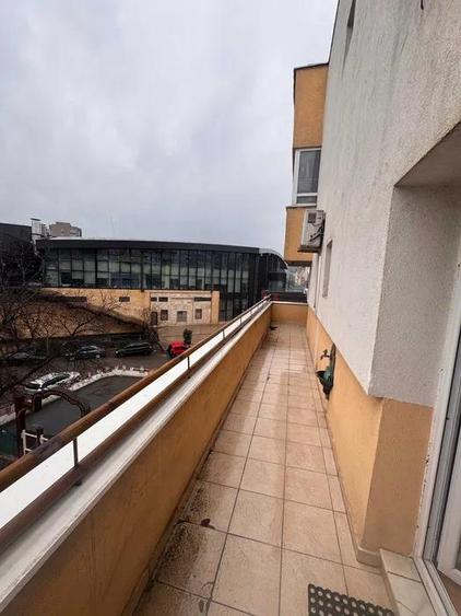 Apartament cu 4 camere decomandat, mobilat în Centru Civic