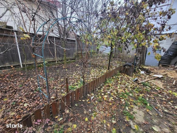 Casă cu 4 camere semidecomandat în Central