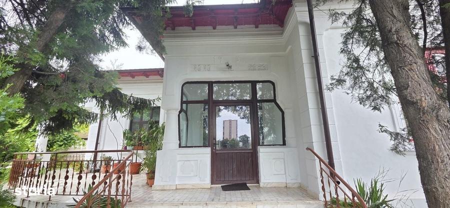 Casă cu 4 camere în Far