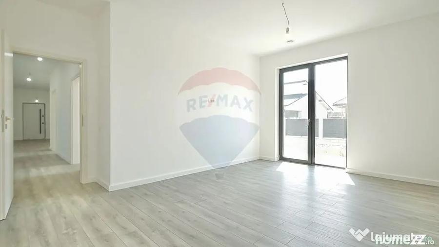 Casă cu 5 camere cu Teren 657 Mp în Hălchiu