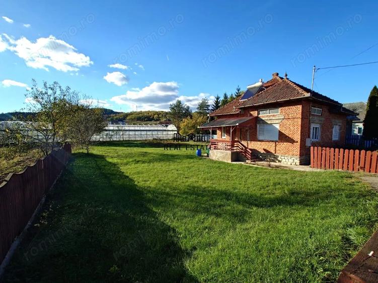 Casă cu 2 camere cu Teren 1088 Mp în Vața de Jos