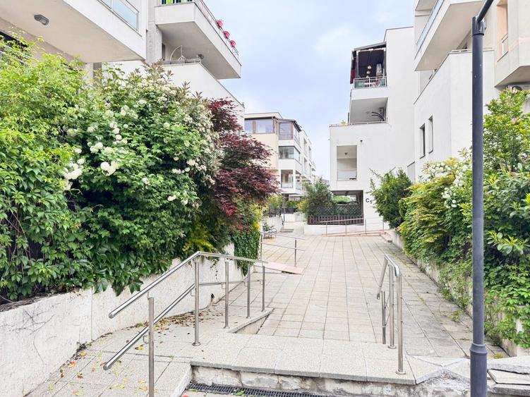 Apartament cu 3 camere decomandat, mobilat în Pipera