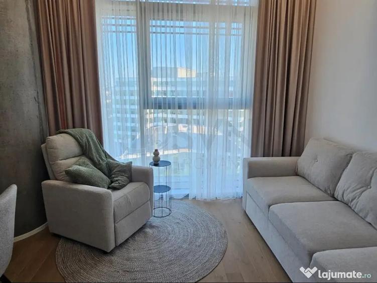 Apartament cu 3 camere semidecomandat în Floreasca