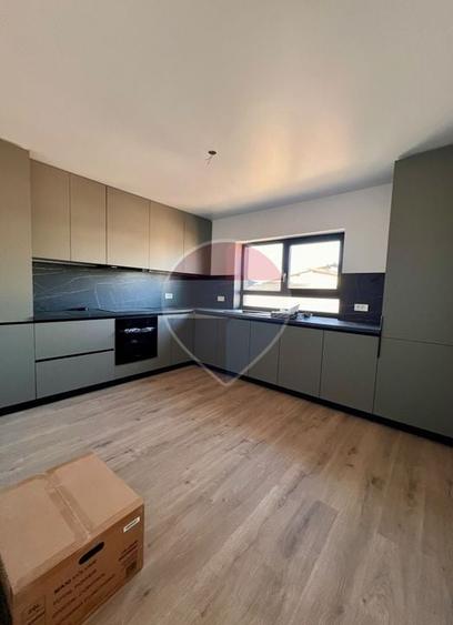 Duplex cu 4 camere cu Teren 350 Mp în Tărlungeni