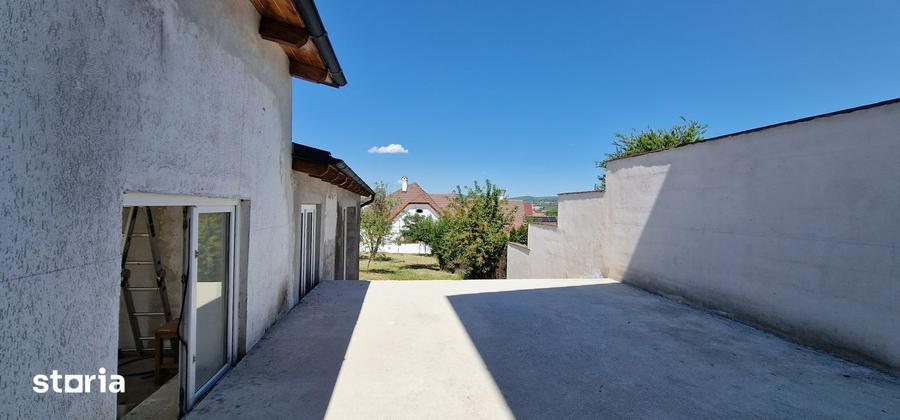 Casă cu 5 camere cu Teren 420 Mp în Trei Stejari
