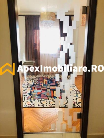 Apartament cu 4 camere semidecomandat în Moșilor