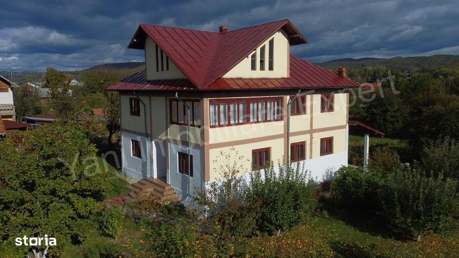 Casă cu 4 camere cu Teren 1917 Mp în Central