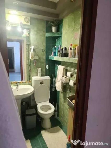 Apartament cu 3 camere semidecomandat în Titan
