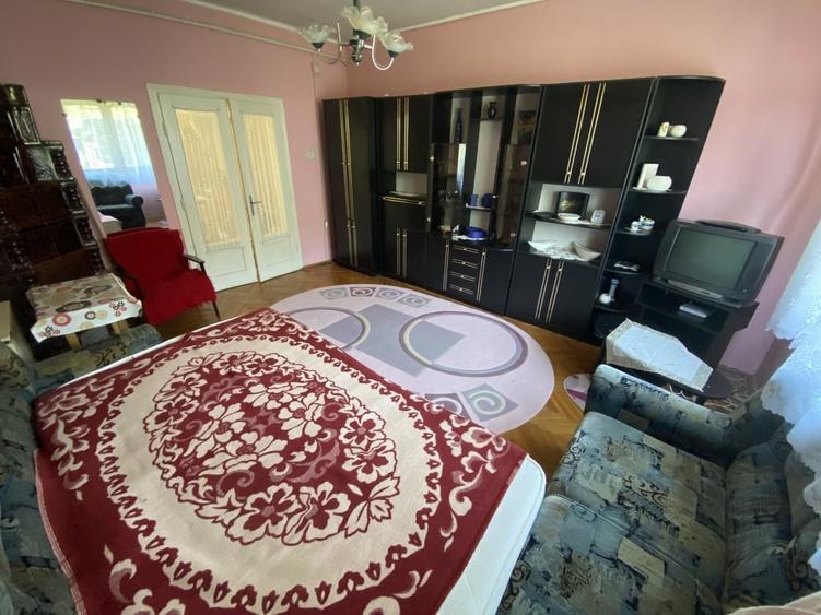 Casă cu 2 camere cu Teren 1742 Mp în Central