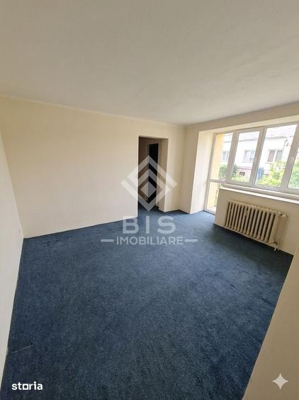 Apartament cu 3 camere semidecomandat în Decebal